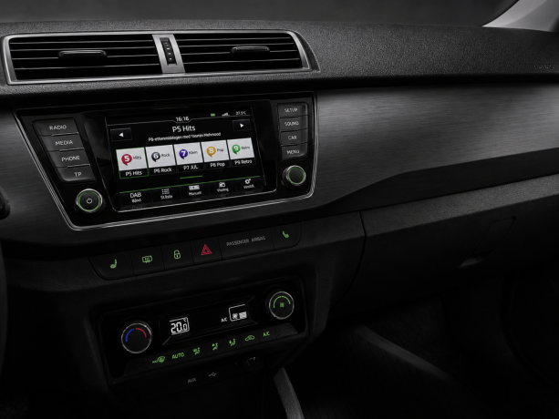 skoda-fabia-bensin-2015-big-7