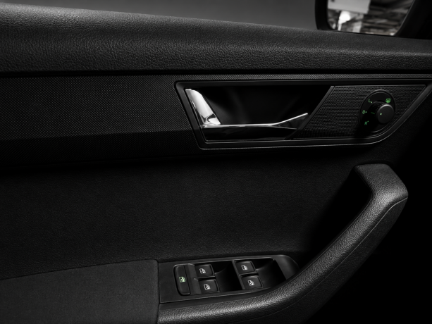skoda-fabia-bensin-2015-big-12