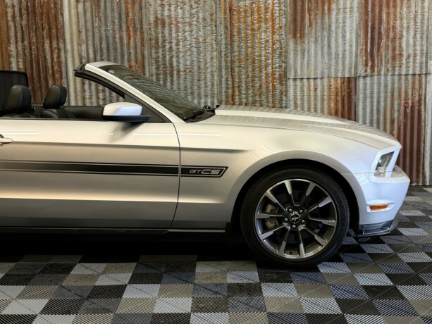 ford-mustang-bensin-2011-big-3