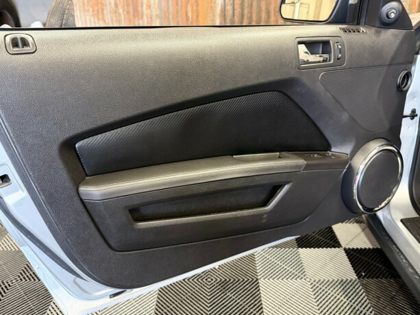 ford-mustang-bensin-2011-big-24
