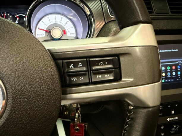 ford-mustang-bensin-2011-big-28