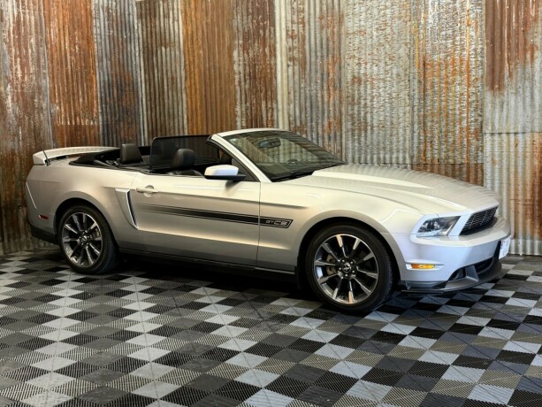 ford-mustang-bensin-2011-big-2
