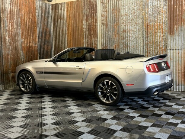 ford-mustang-bensin-2011-big-12