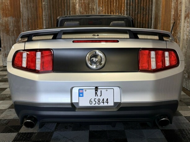 ford-mustang-bensin-2011-big-18