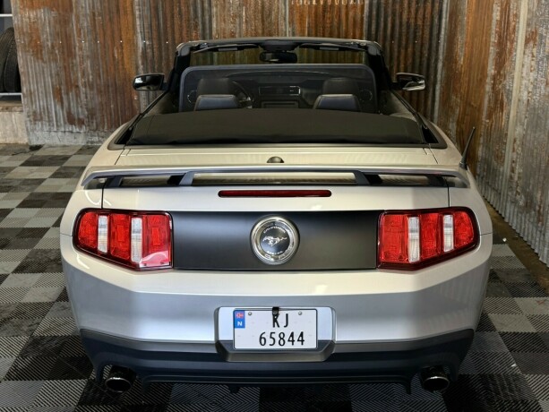 ford-mustang-bensin-2011-big-19