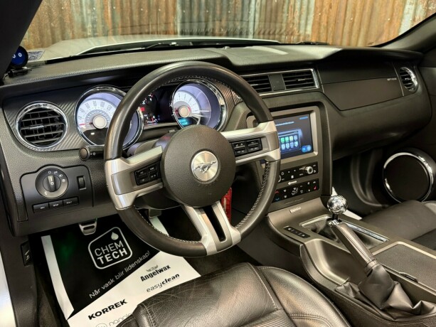 ford-mustang-bensin-2011-big-23