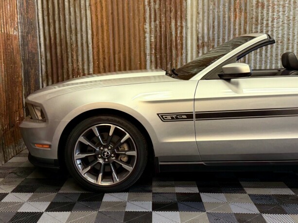 ford-mustang-bensin-2011-big-14