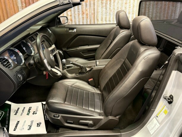 ford-mustang-bensin-2011-big-20