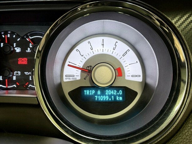 ford-mustang-bensin-2011-big-32