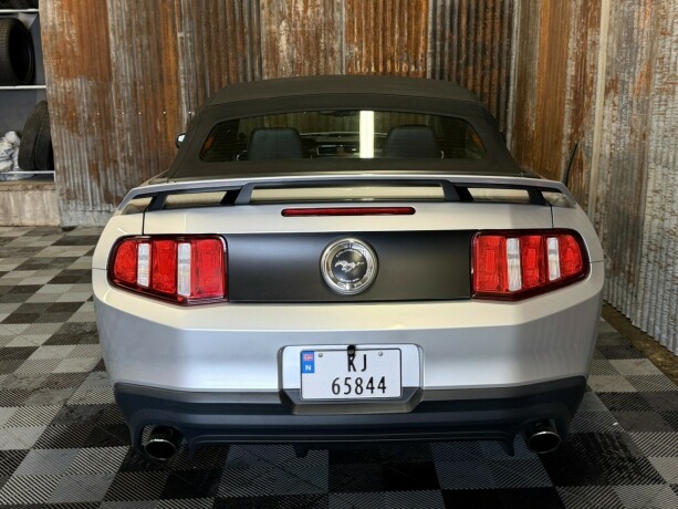 ford-mustang-bensin-2011-big-48
