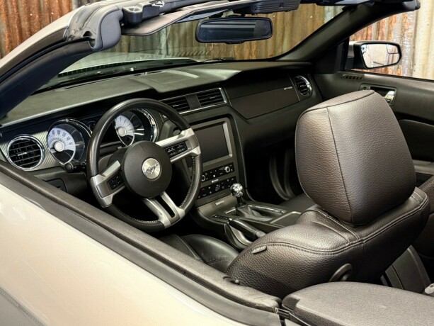 ford-mustang-bensin-2011-big-17