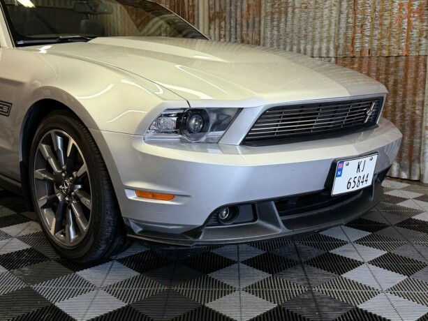 ford-mustang-bensin-2011-big-9