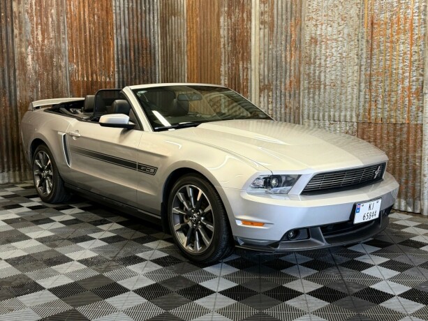ford-mustang-bensin-2011-big-0