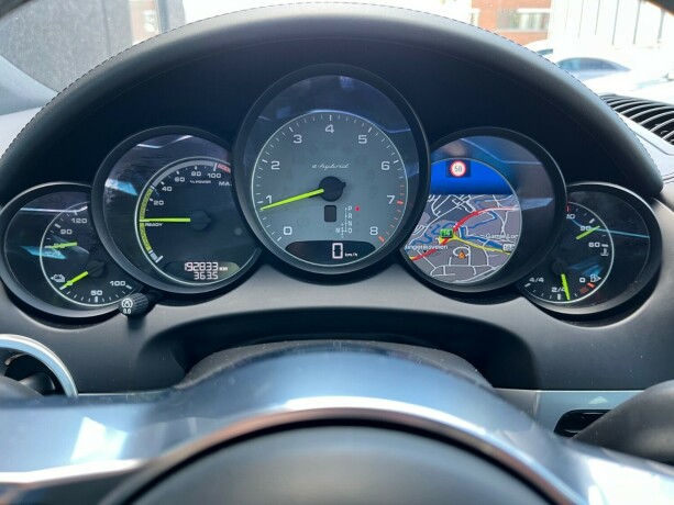 porsche-cayenne-s-elektrisitetbensin-2015-big-13