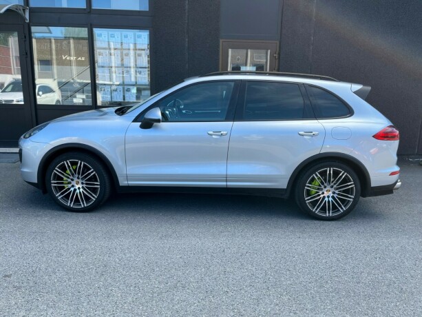 porsche-cayenne-s-elektrisitetbensin-2015-big-3