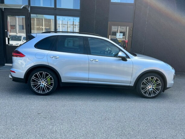 porsche-cayenne-s-elektrisitetbensin-2015-big-4