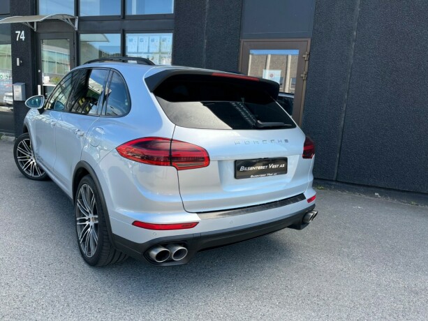 porsche-cayenne-s-elektrisitetbensin-2015-big-2