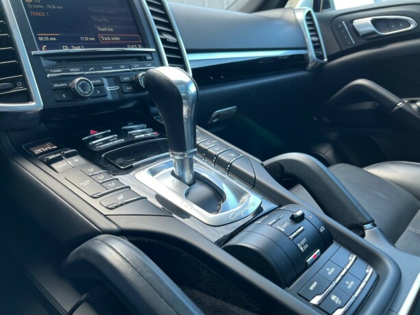 porsche-cayenne-s-elektrisitetbensin-2015-big-19