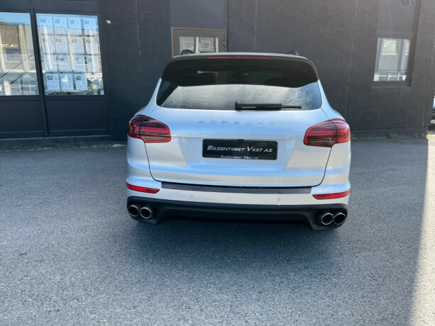 porsche-cayenne-s-elektrisitetbensin-2015-big-5
