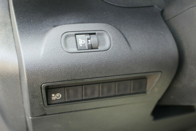 peugeot-partner-diesel-2021-big-20