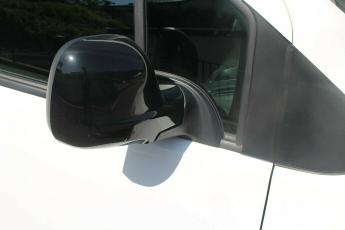 peugeot-partner-diesel-2021-big-13