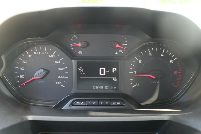 peugeot-partner-diesel-2021-big-22