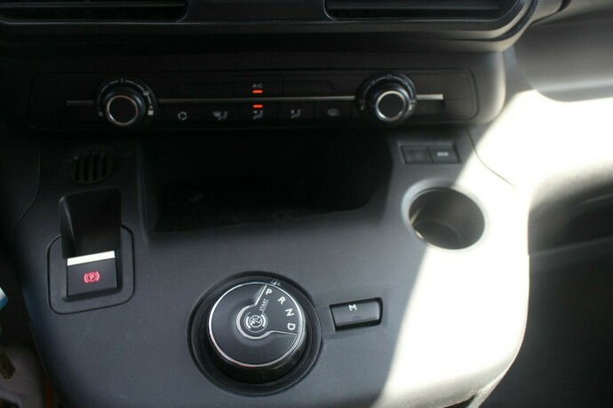 peugeot-partner-diesel-2021-big-27