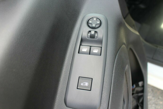 peugeot-partner-diesel-2021-big-17