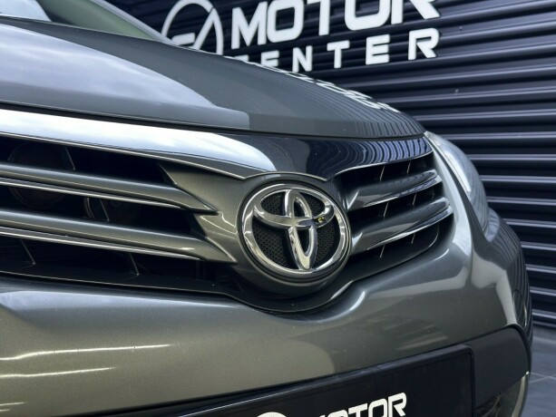 toyota-avensis-bensin-2013-big-4