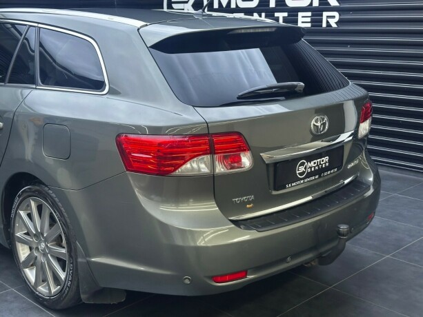 toyota-avensis-bensin-2013-big-5
