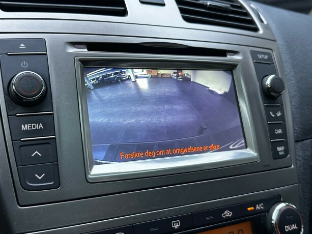 toyota-avensis-bensin-2013-big-17