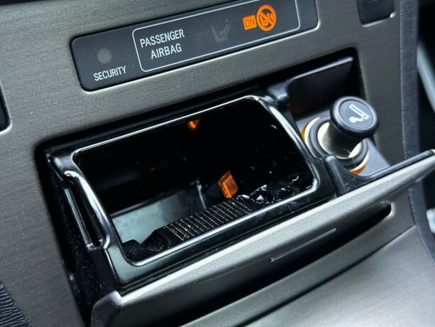 toyota-avensis-bensin-2013-big-22