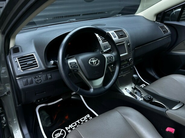 toyota-avensis-bensin-2013-big-9