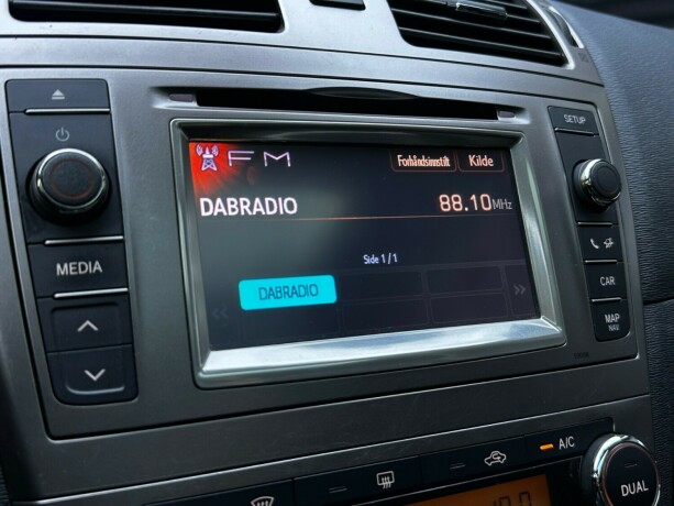 toyota-avensis-bensin-2013-big-16