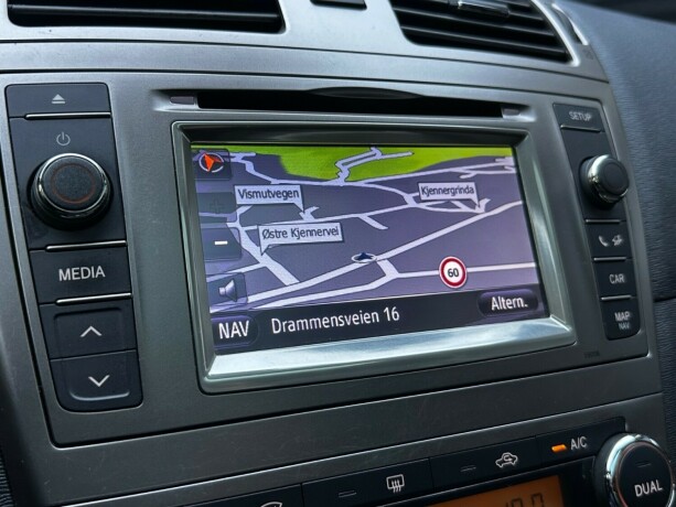 toyota-avensis-bensin-2013-big-15