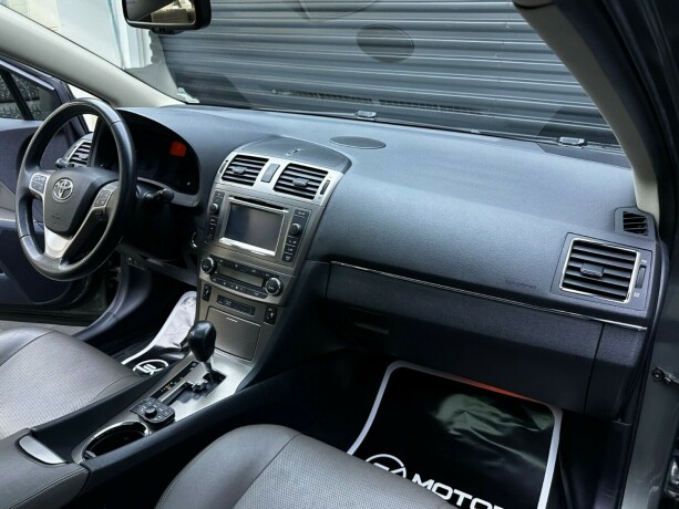toyota-avensis-bensin-2013-big-10