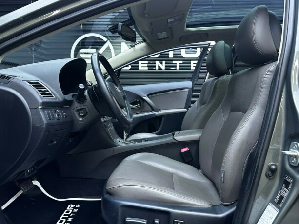 toyota-avensis-bensin-2013-big-25