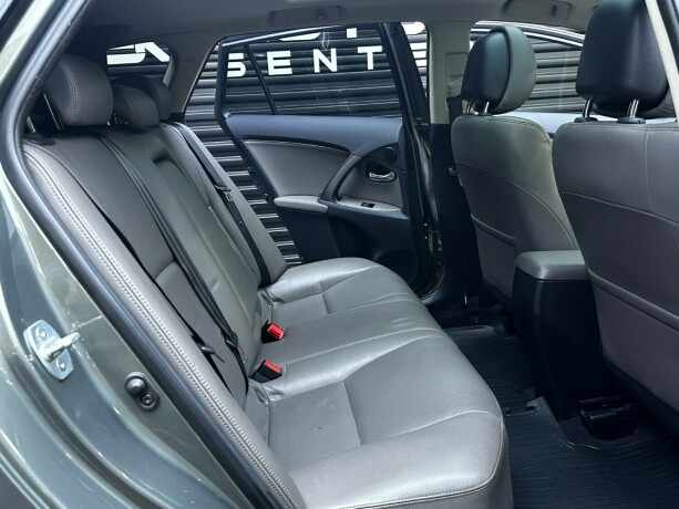 toyota-avensis-bensin-2013-big-7