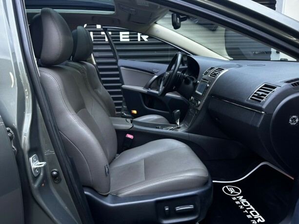 toyota-avensis-bensin-2013-big-26