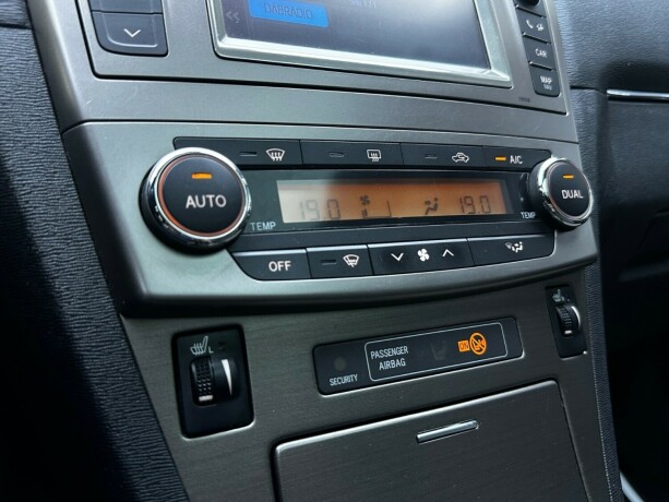 toyota-avensis-bensin-2013-big-18