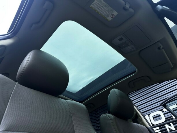 toyota-avensis-bensin-2013-big-27