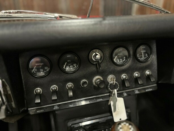 jaguar-e-type-bensin-1967-big-32