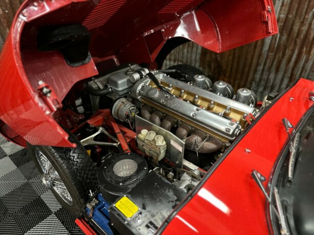 jaguar-e-type-bensin-1967-big-41