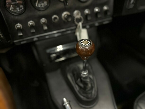 jaguar-e-type-bensin-1967-big-33