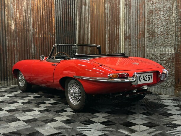 jaguar-e-type-bensin-1967-big-16
