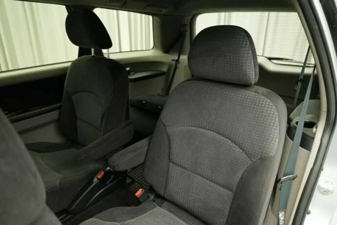 mitsubishi-grandis-diesel-2006-big-37