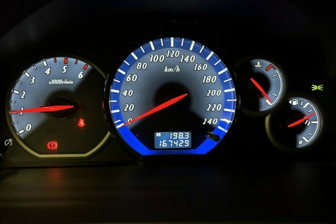 mitsubishi-grandis-diesel-2006-big-21