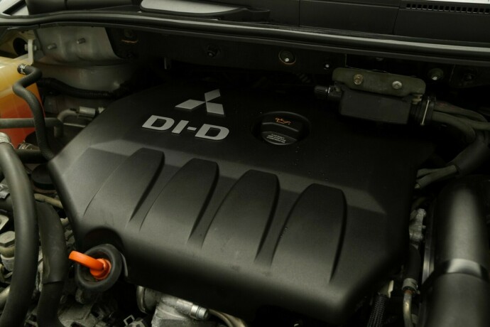 mitsubishi-grandis-diesel-2006-big-34