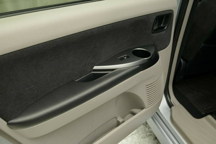 mitsubishi-grandis-diesel-2006-big-36