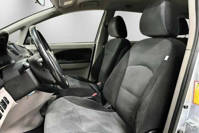 mitsubishi-grandis-diesel-2006-big-14